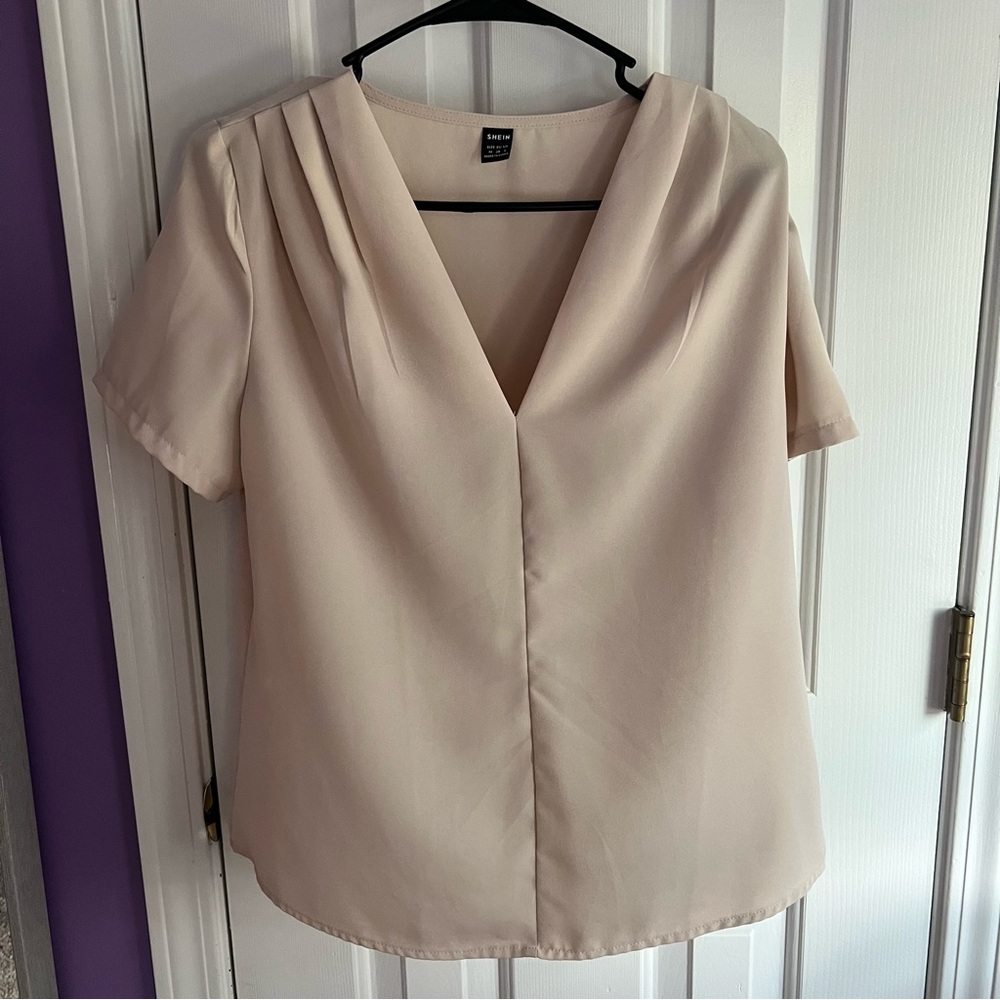 Women’s business casual top